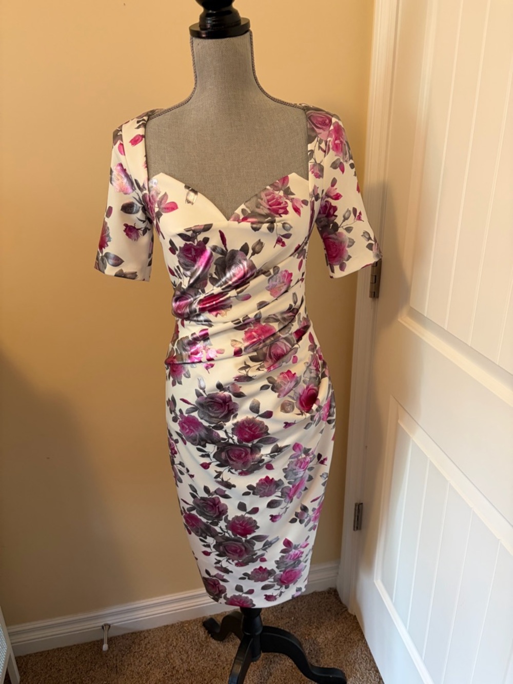 Floral Sweetheart Neck Midi Dress in Pink on white